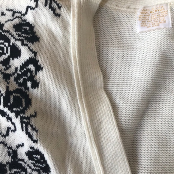 White with black rose vintage button down sweater - Picture 5 of 5